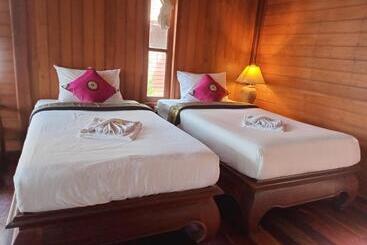 پانسیون Samui Wooden Bungalow