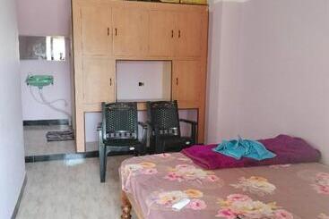 בית מלון כפרי Vsr Residency A/c