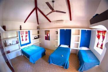 فندق Surf Sanctuary