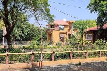 Отель Swarg Maru Gam Health Resort