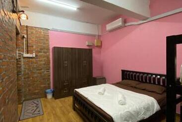 Hostel Sriamera