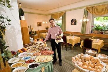 בית מלון כפרי Albergo Al Cervo   Gasthof Zum Hirschen