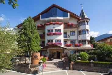 هتل Villa Monica