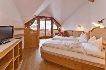 هتل Villa Monica