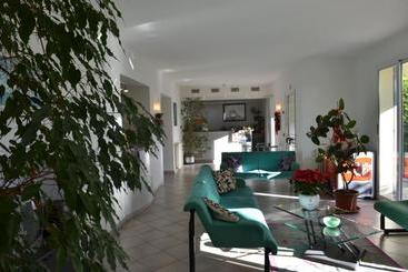 Residence Villa Carmen Fronte Mare A 50 Mt