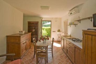 اقامتگاه Podere Chiusa Grande