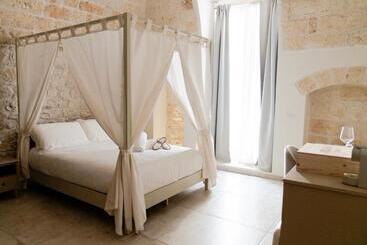 تختخواب و صبحانه Aurluna Luxury Suites