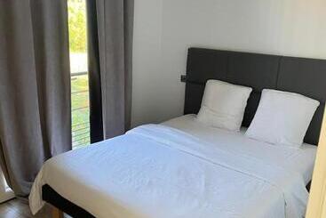 アパートホテル Mimosas Résidence