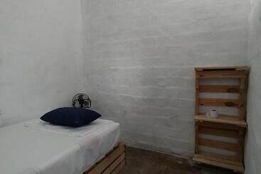 بنسيون De La Mora Hostal