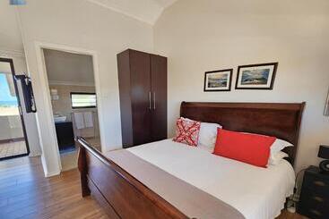 פנסיון Gonubie Guest Cottages