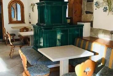 فندق Garni Mountain Resort