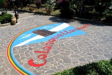 استراحتگاه Villaggio Hotel Club Calanovellamare