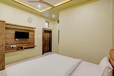 Oyo Hotel Kubervatika
