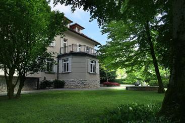 تختخواب و صبحانه Apartments Boltez
