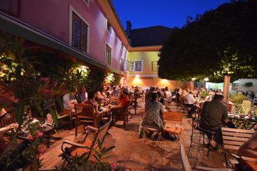 تختخواب و صبحانه Muzikafe   Home Of Culture