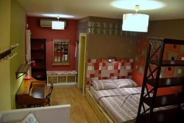 تختخواب و صبحانه Muzikafe   Home Of Culture