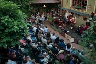 تختخواب و صبحانه Muzikafe   Home Of Culture