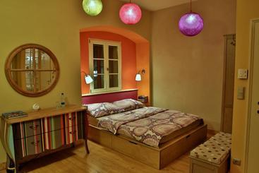 تختخواب و صبحانه Muzikafe   Home Of Culture