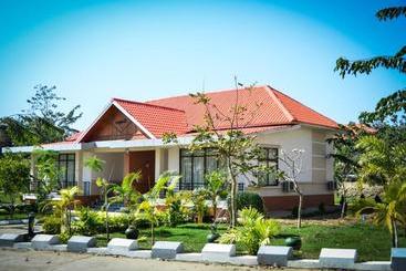 Sky Palace Hotel & Cafe Flight