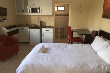 住宿加早餐  Logos Guest House