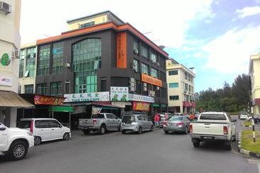 M Empire Motel