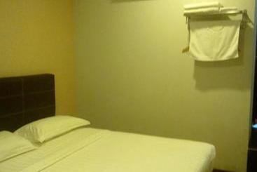 M Empire Motel