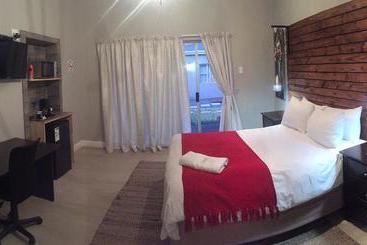 Tranquil House B&b @ 1 College Ave
