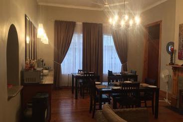 Tranquil House B&b @ 1 College Ave