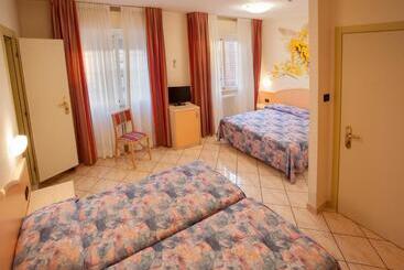 בית מלון כפרי Sileoni Dépendance Villa Antonio
