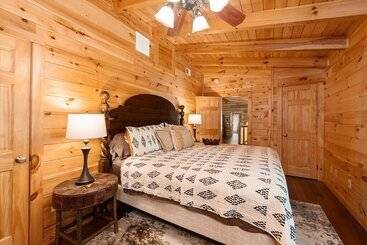 茅舍 Legend Crest Lodge