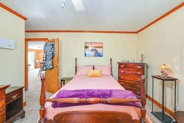 بيت ريفى Serene Home Between Lake Jocassee & Lake Keowee!