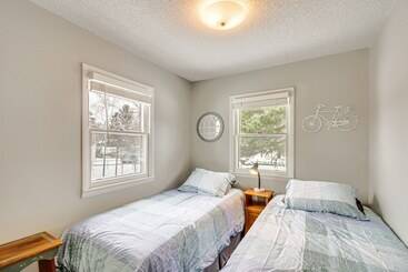 별장 Waterfront Pine River Home W/ Shared Dock!