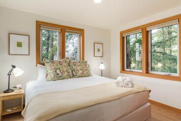 별장 Seagrove By Avantstay Treetop Haven W/ Coastal Views
