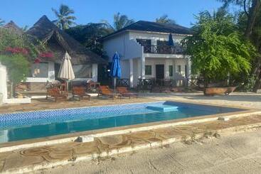 فندق Kaure Sand Beach Lodge