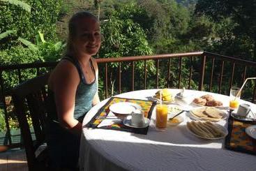 تختخواب و صبحانه Ella Nature Resort