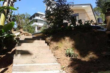 تختخواب و صبحانه Ella Nature Resort