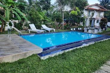 تختخواب و صبحانه Mass Eco Cabana Yoga & Spa   Unawatuna