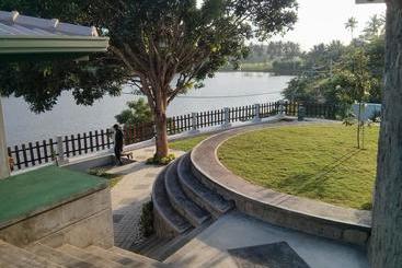 هتل Lotus Villa Holiday Resort