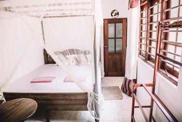 تختخواب و صبحانه Kadolana Guest House