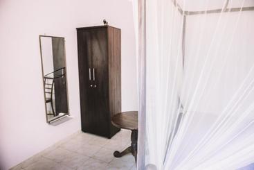 تختخواب و صبحانه Kadolana Guest House