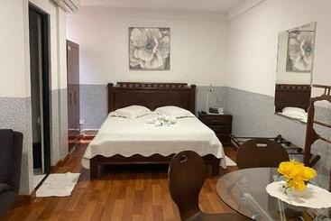 هتل Buen Retiro Apart