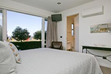 B&b @ Number Ten