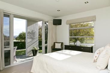 B&b @ Number Ten