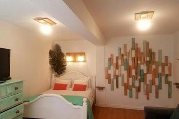 Cascais Cool Hostel Suites & Pool