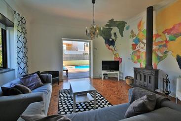 Cascais Cool Hostel Suites & Pool