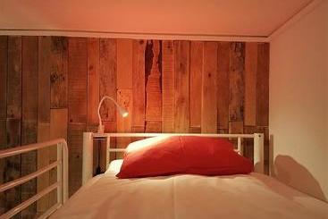 Cascais Cool Hostel Suites & Pool