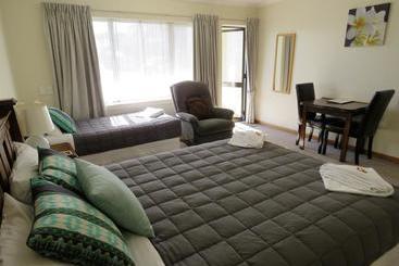 Yarrow Motel