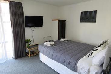 Yarrow Motel