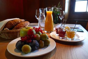 هتل Gasthaus Schlosshalde