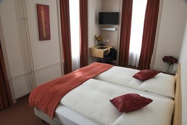 ホテル Hôtel Le Funi De Cossonay